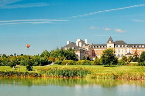 Dream Castle Disney Paris или подобен